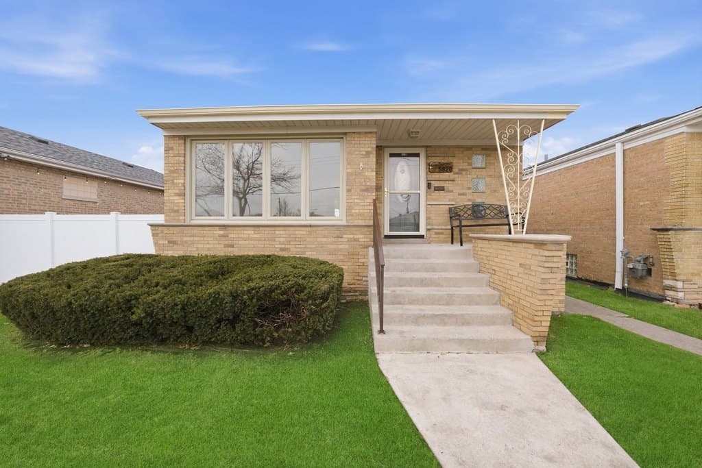 5820 S Narragansett Ave