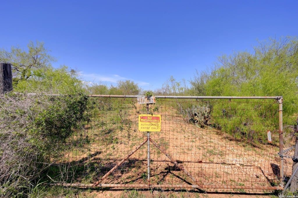 1283 S Loop # 1604W, San Antonio