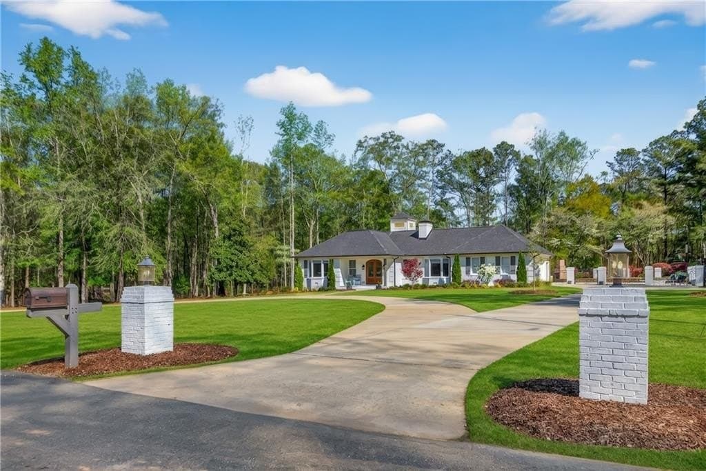 2140 White Oak Ln, Auburn