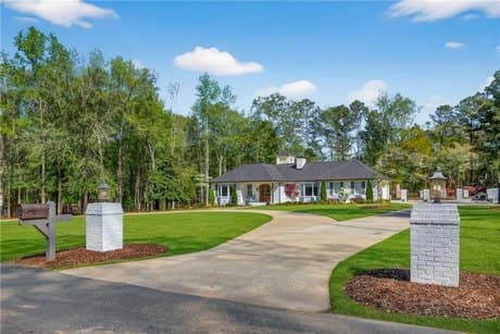 2140 White Oak Ln