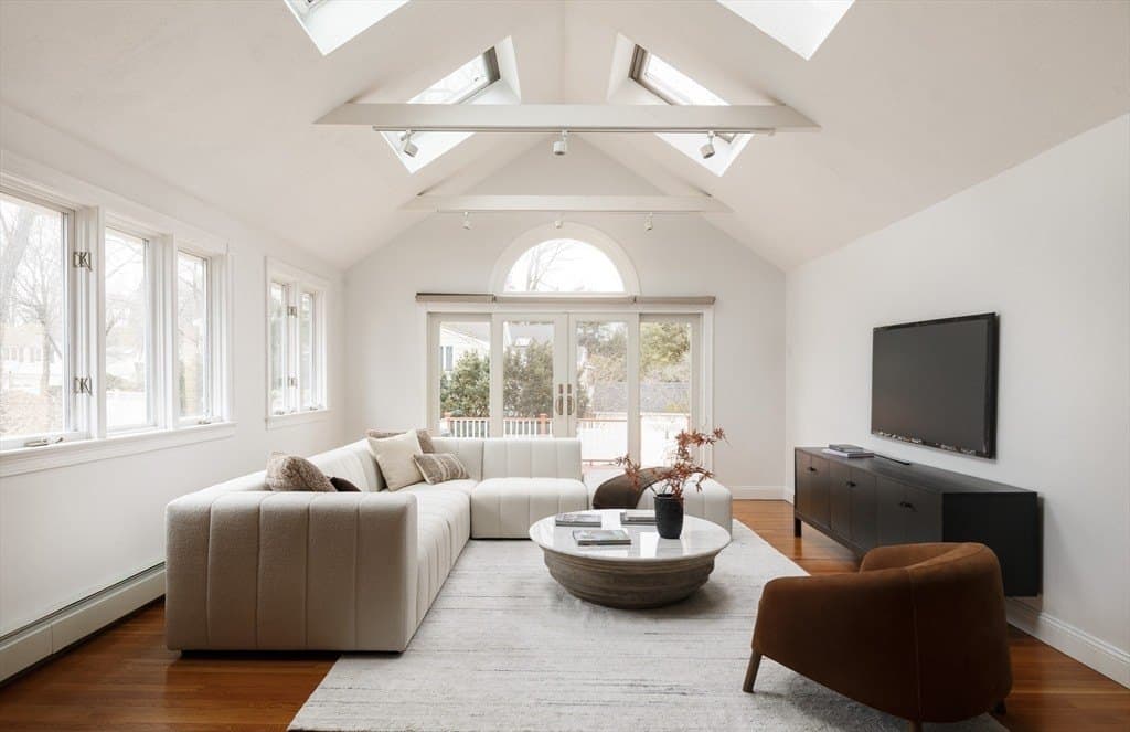 1321 Beacon St, Newton