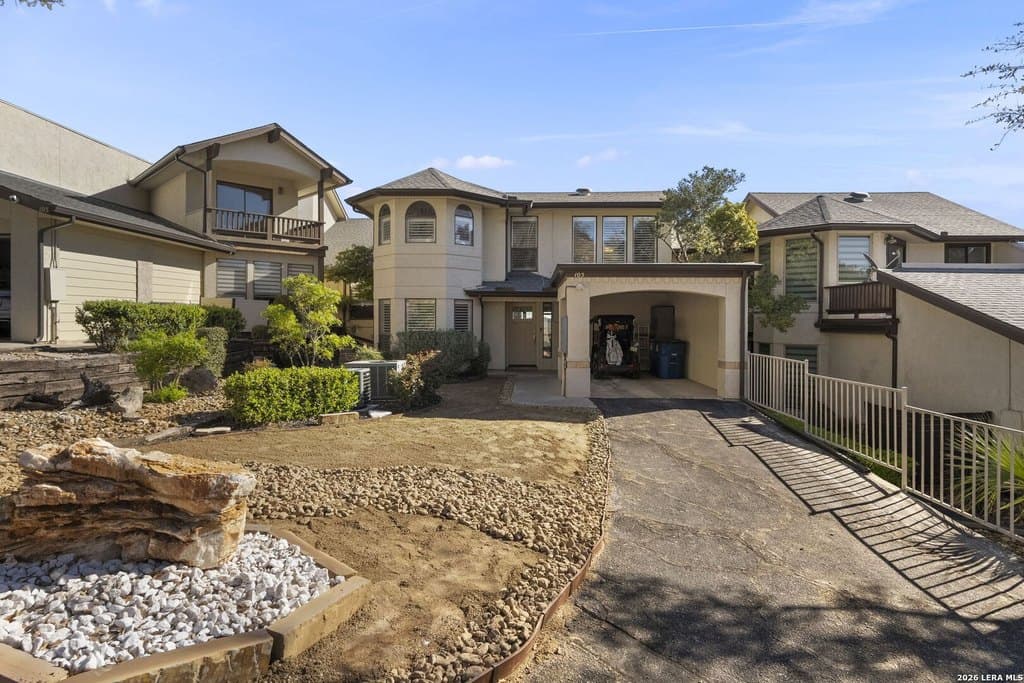 105 E Tapatio Dr, Boerne