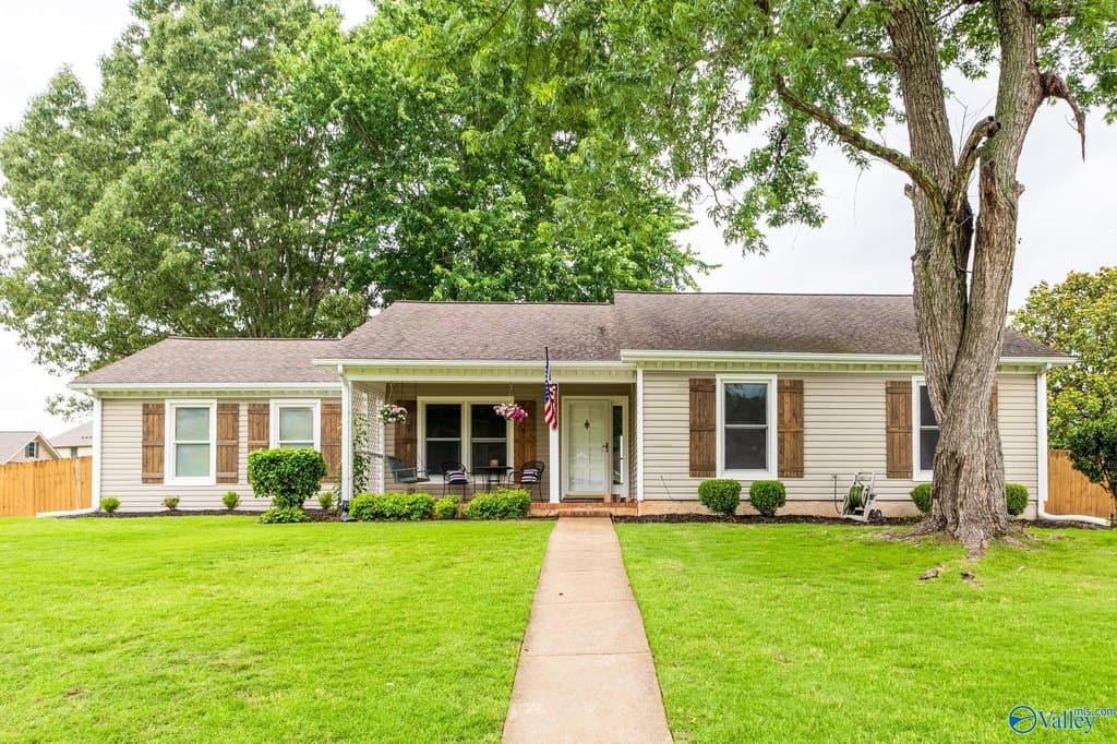 2050 Rosebury Ln SW, Huntsville
