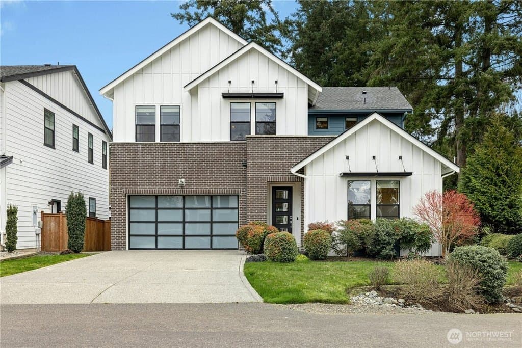 8784 NE Winslow Grove Ct, Bainbridge Island