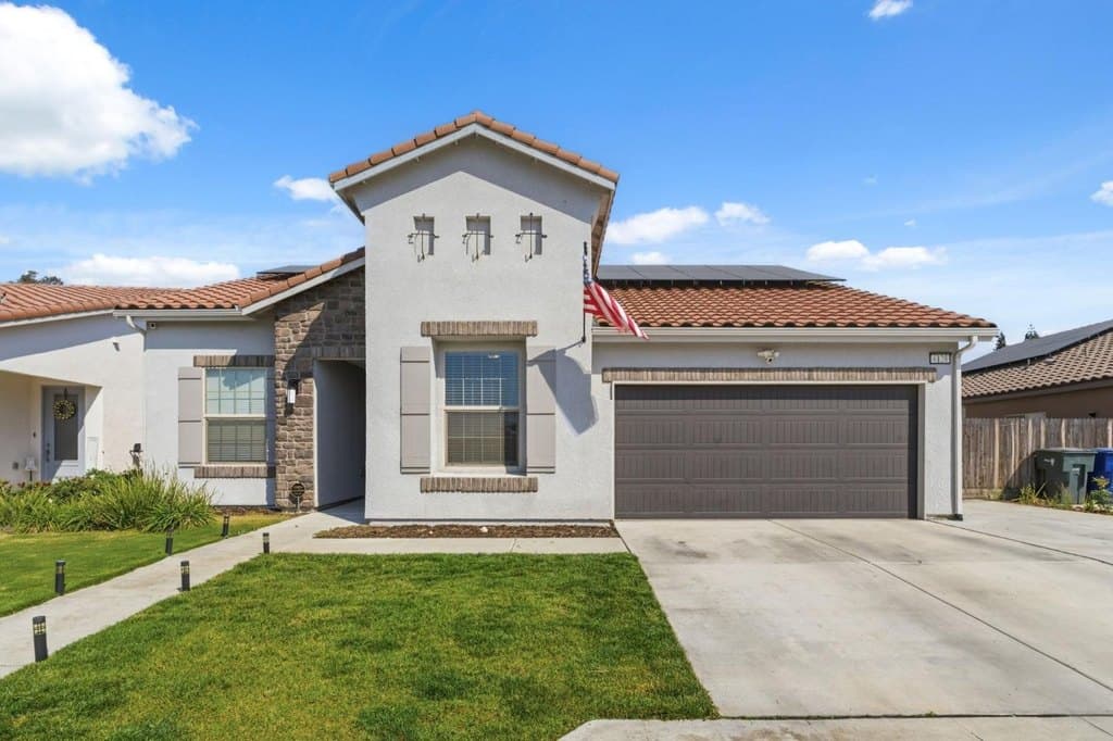 6128 E Platt Ave, Fresno