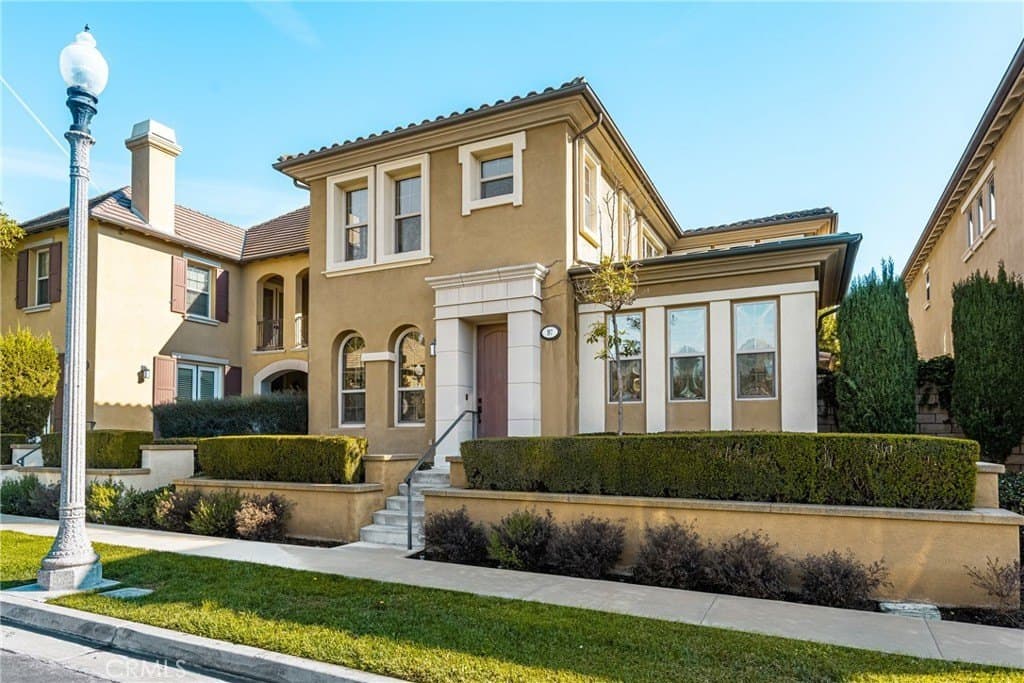 97 Twin Gables, Irvine
