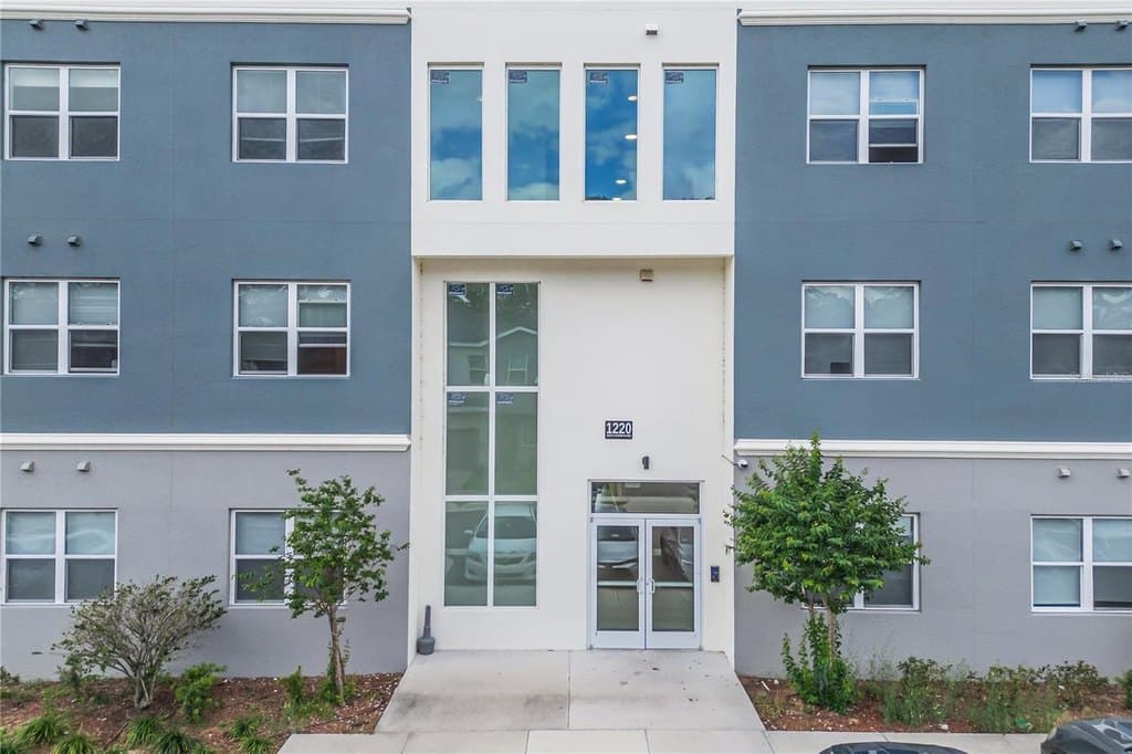 1230 Southstation Pl Unit 304, Orlando