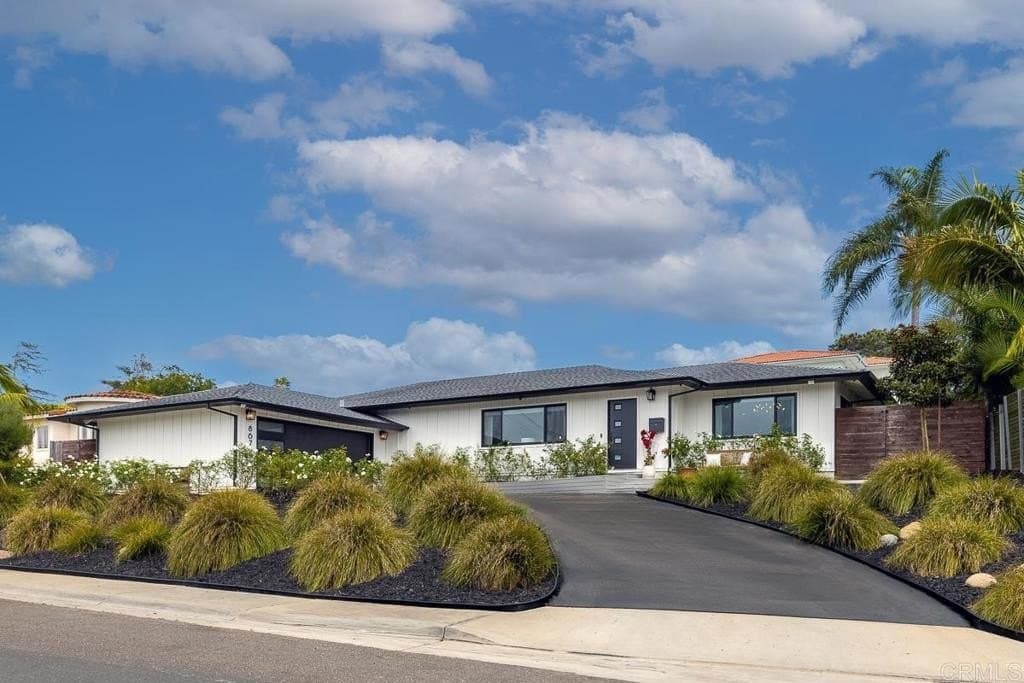 8675 Glenwick Ln, La Jolla