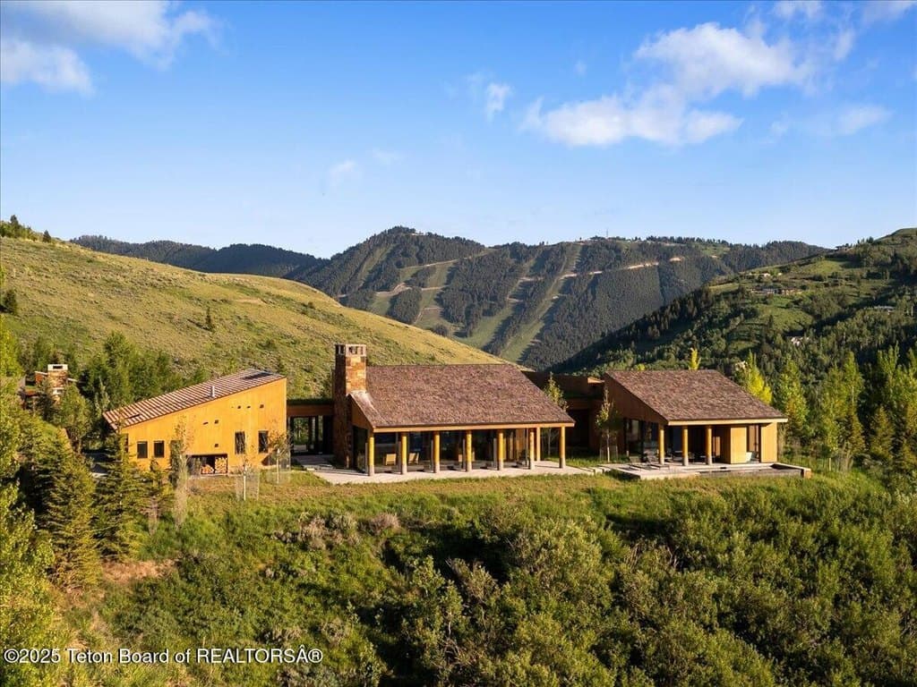 585 W Sena Rd, Jackson