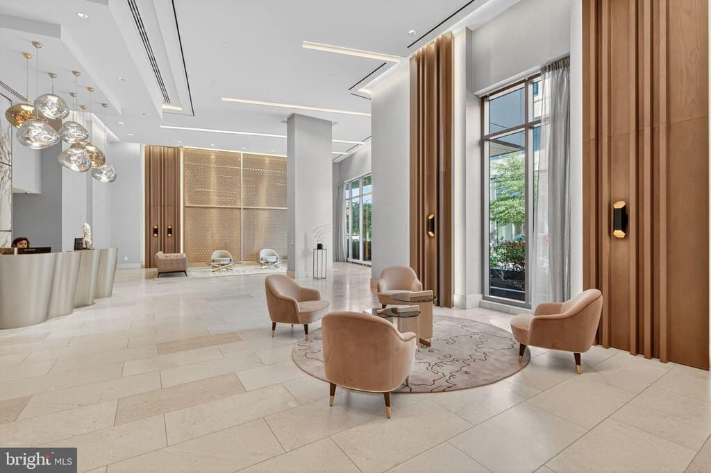 7887 Jones Branch Dr Unit 1904, McLean