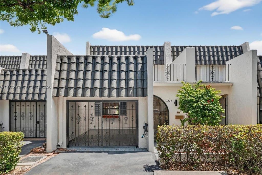 6161 SW 90th Ct Unit G2, Miami
