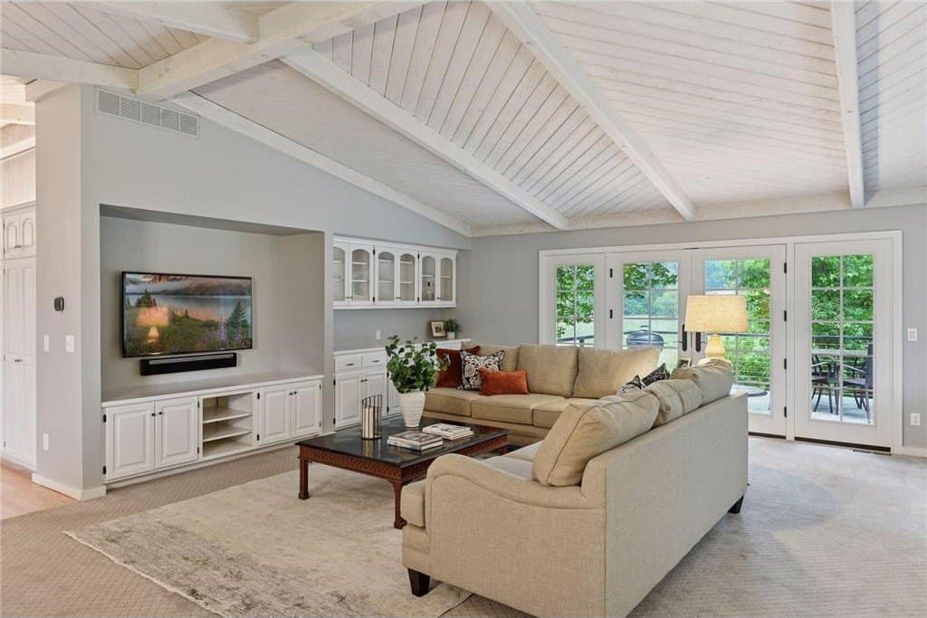 461 Peavey Ln, Wayzata