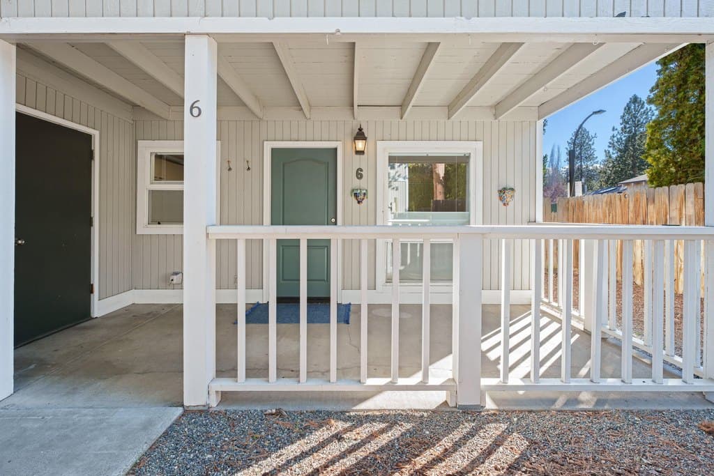 1439 NW Juniper St Apt 6, Bend