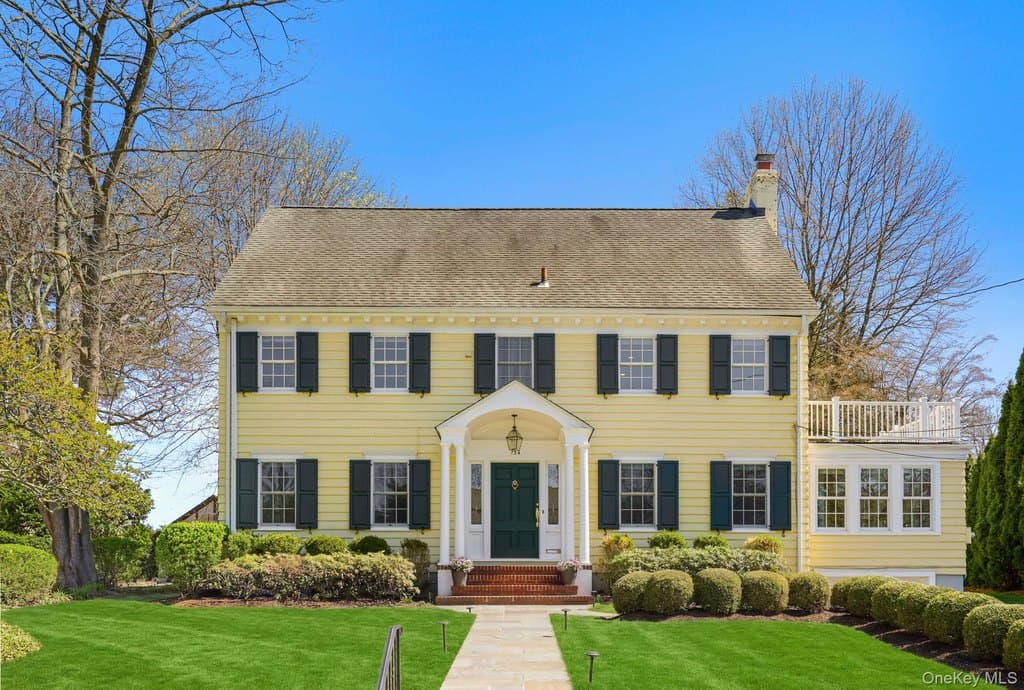 134 Brewster Rd, Scarsdale