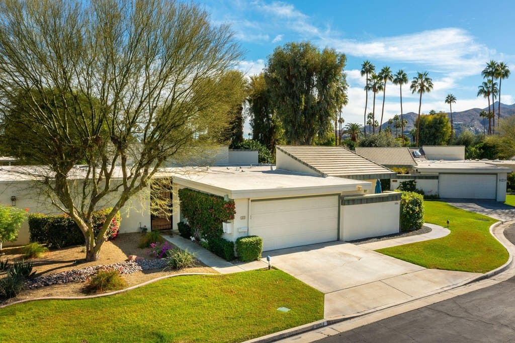 1004 Saint Thomas Cir, Palm Springs