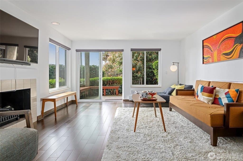 135 N 46th St Apt 101, Seattle