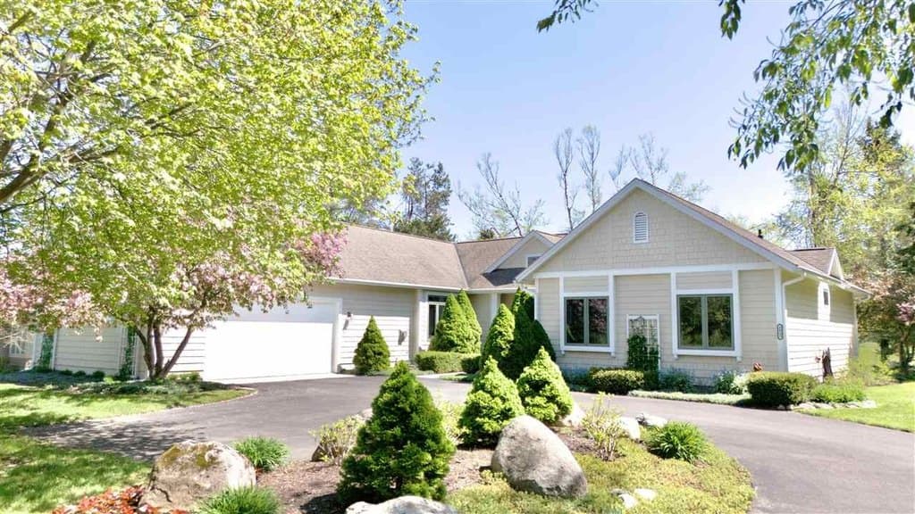 2923 Greenbriar, Harbor Springs