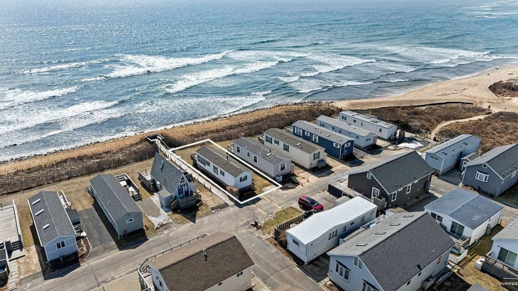 100 Deforest Rd Unit 6, Montauk