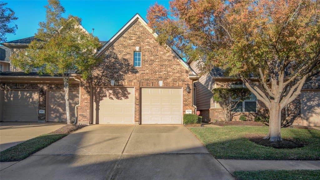 8935 Summer Ash Ln, Sugar Land