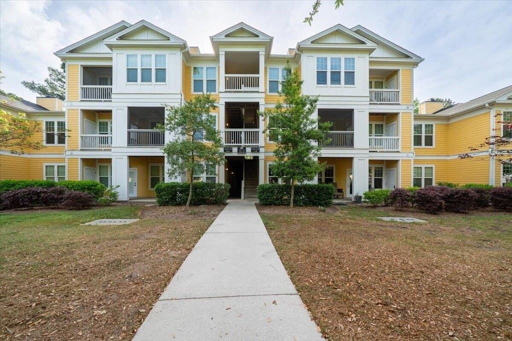 1932 Chatelain Way, Mount Pleasant