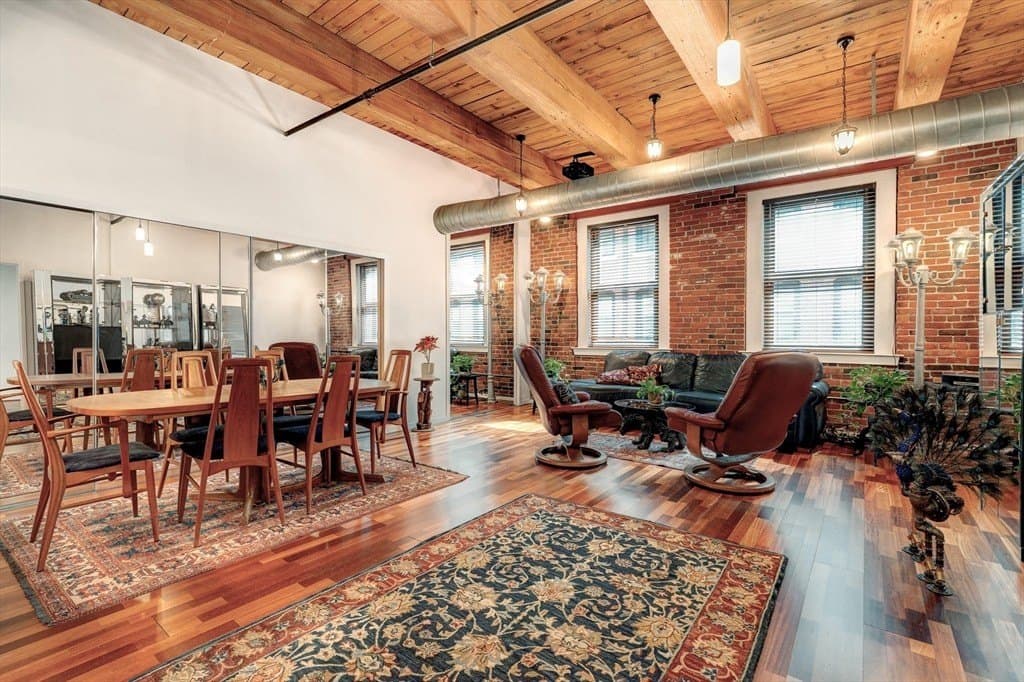 9 W Broadway Unit 404