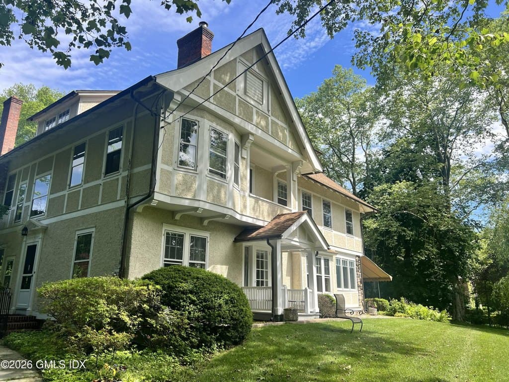 33 Hillside Rd, Greenwich