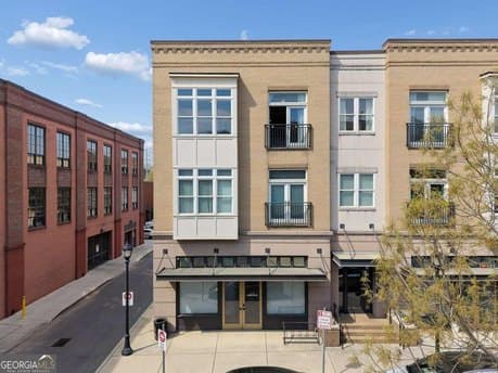 933 Garrett St SE Apt 304