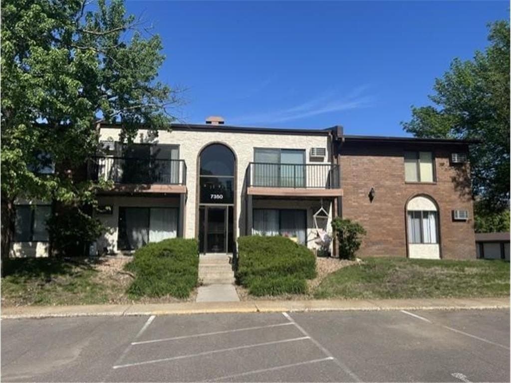 7350 York Ave S Apt 204