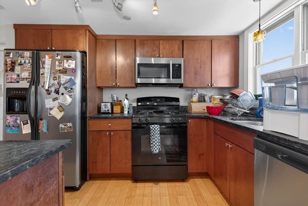 2 Boylston St Apt 1