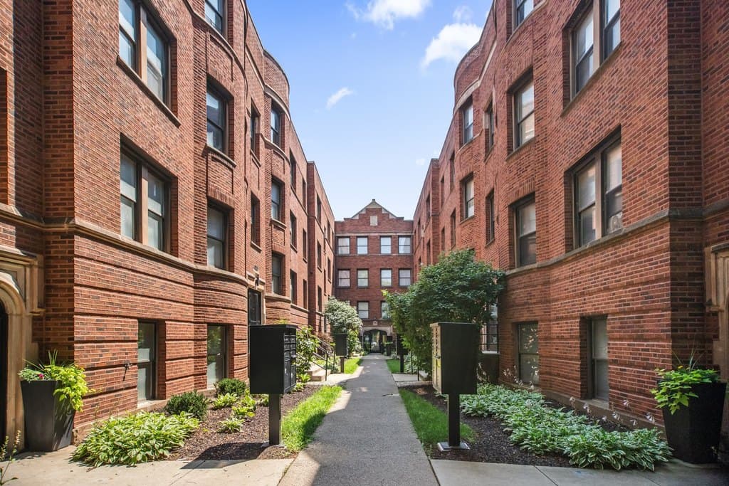 4523.5 S Drexel Blvd Apt 3W