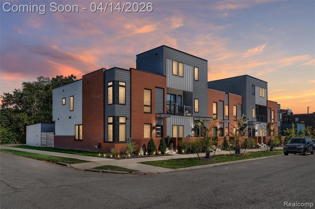 2736 Harrison St, Detroit