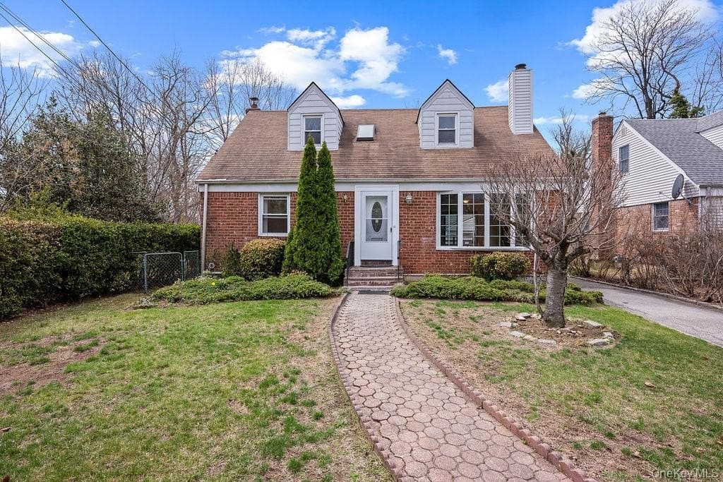 8 Grady Ct, Great Neck