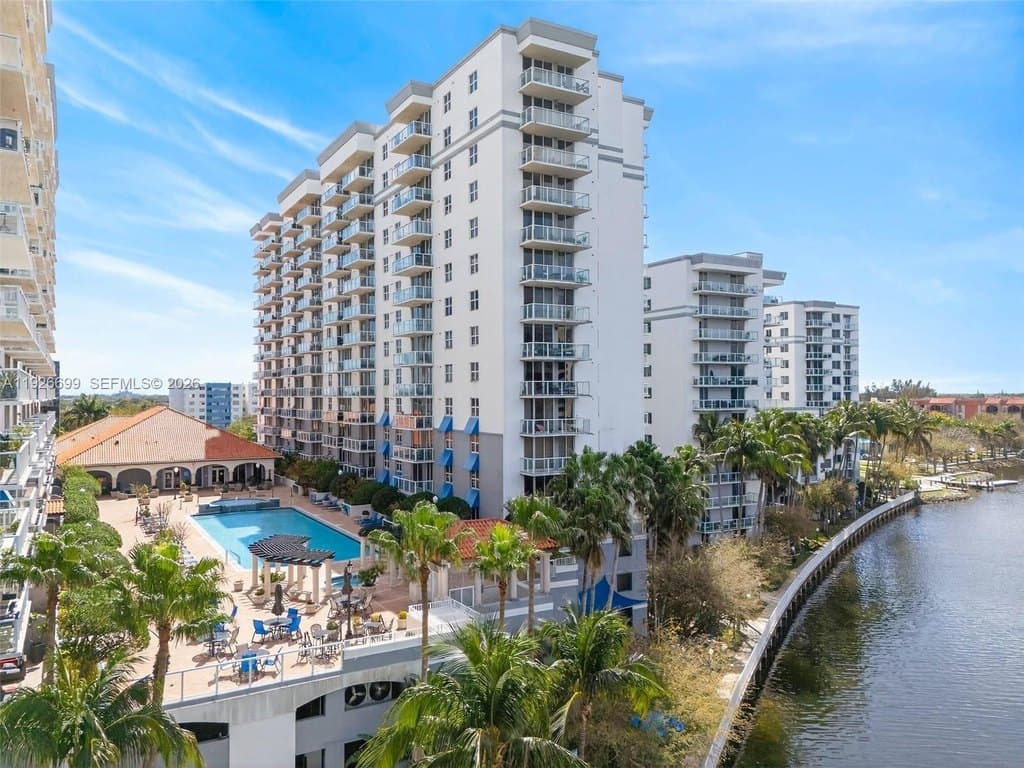 5077 NW 7th St Apt 610