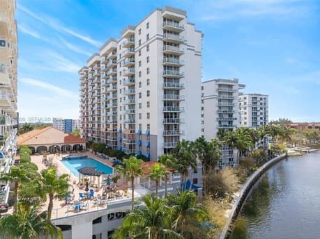 5077 NW 7th St Apt 610