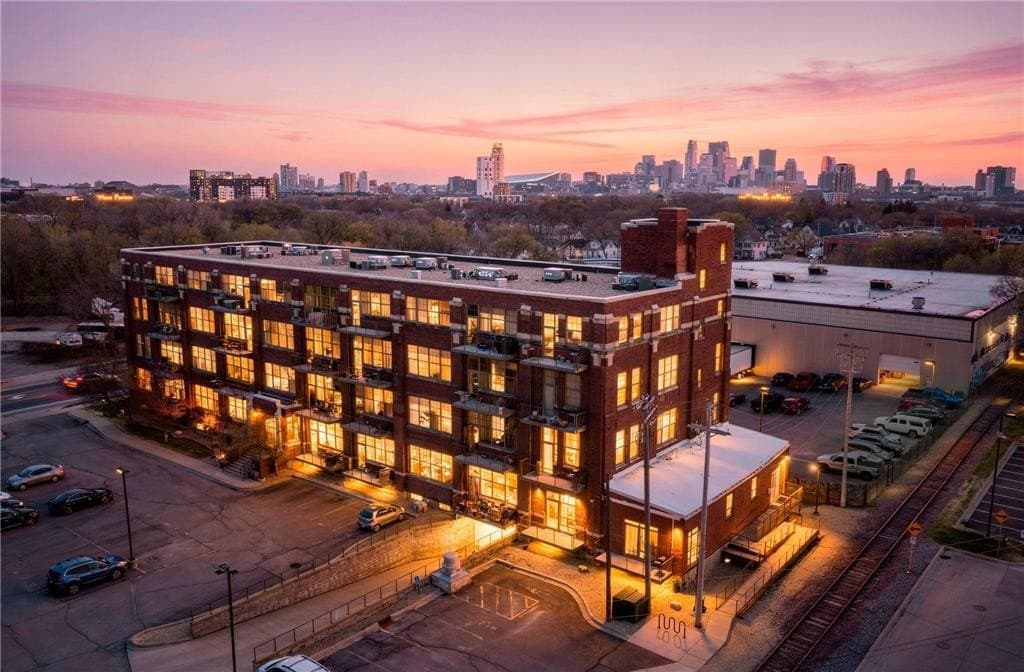 1901 E Hennepin Ave Unit 301, Minneapolis
