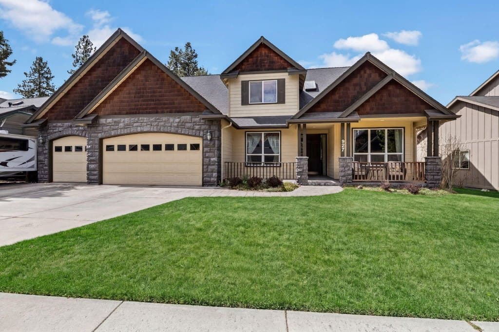 927 SE Briarwood Ct, Bend