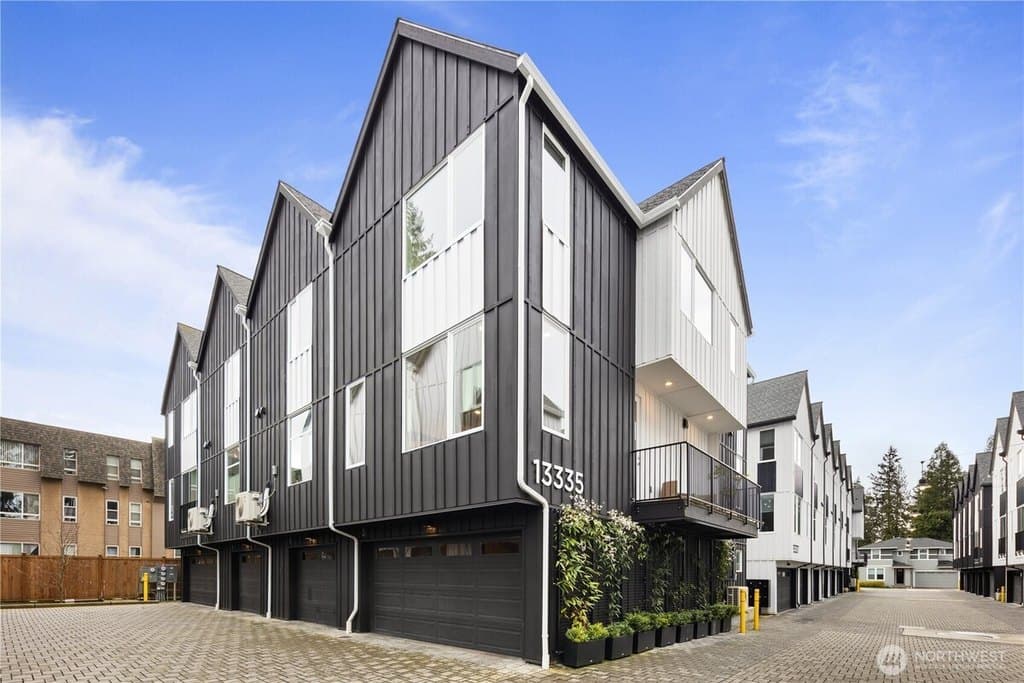 13335 Greenwood Ave N Unit D