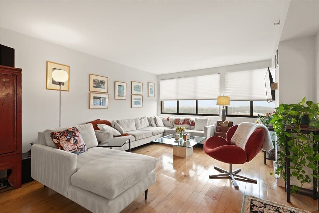 250 Hammond Pond Pkwy Apt 1503N, Newton