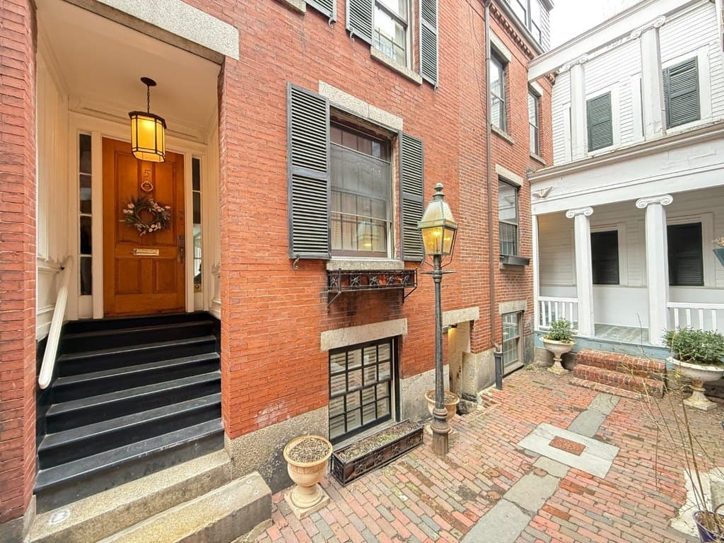 5 Rollins Pl, Boston