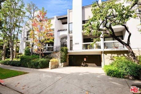 10933 Wellworth Ave Apt 18