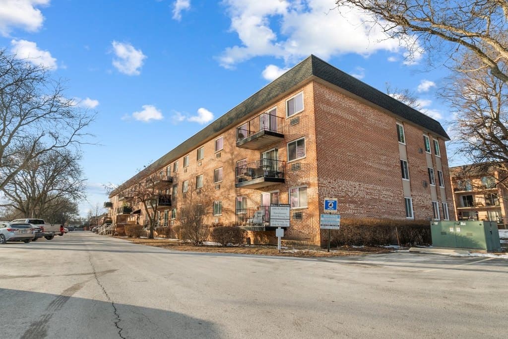 1001 N Mill St Apt 302, Naperville
