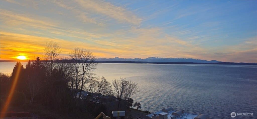 1019 California Ln SW