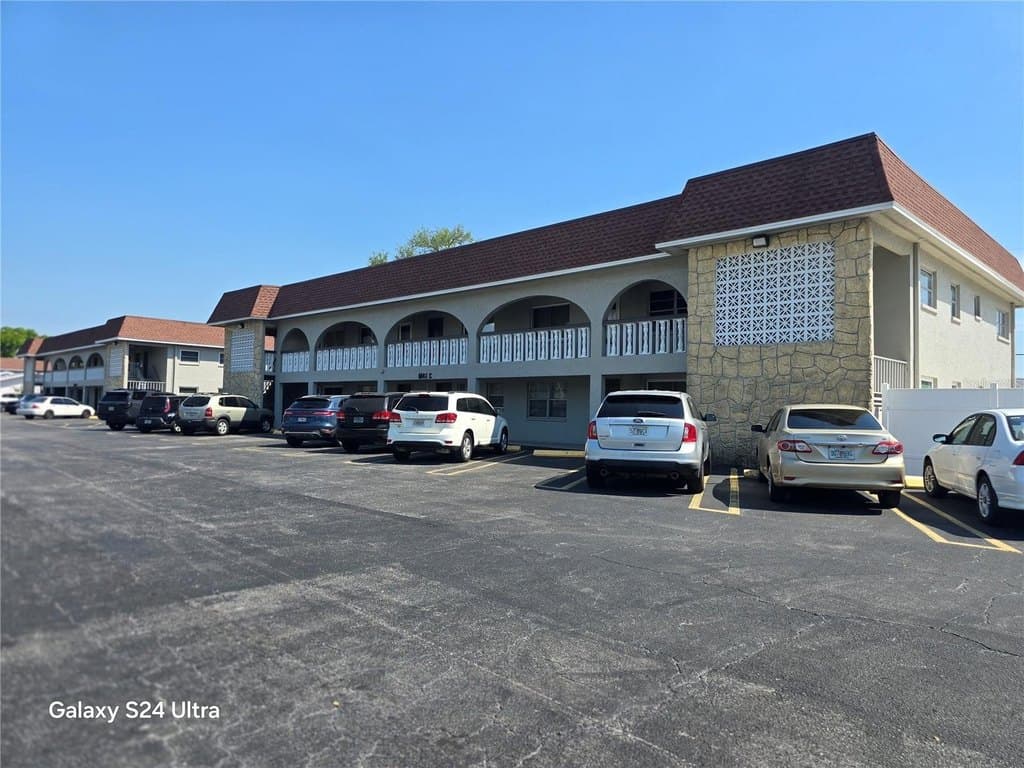 6044 22nd Ave N Apt 2, Saint Petersburg