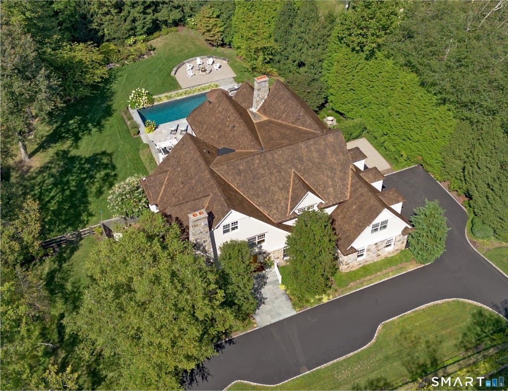 7 Buttonwood Ln, Darien