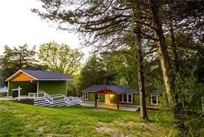 8431 Navajo Trl, Rogers