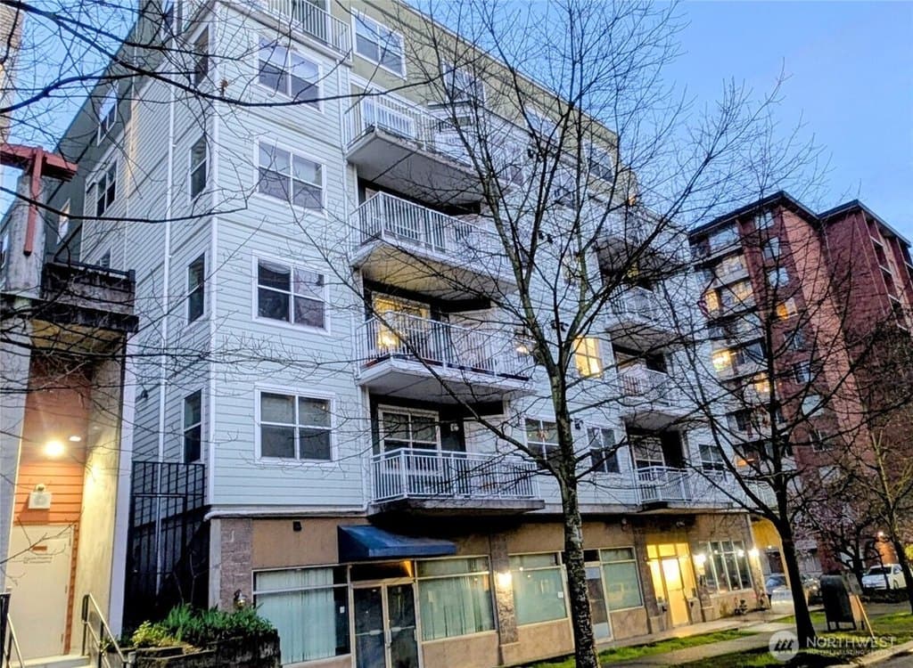 4722 12th Ave NE Apt 401