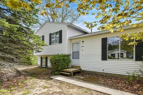 3880 Whispering Oaks Dr