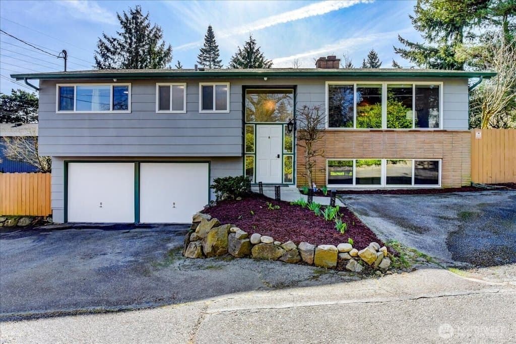 11242A Fremont Ave N