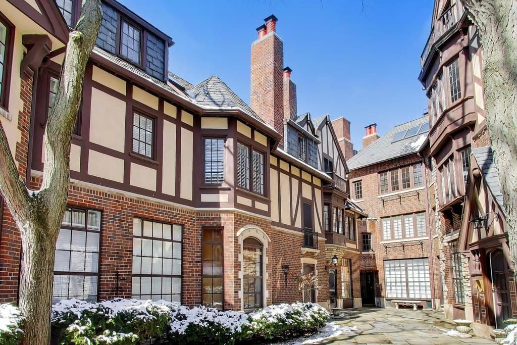 555 Hill Ter Apt 307, Winnetka