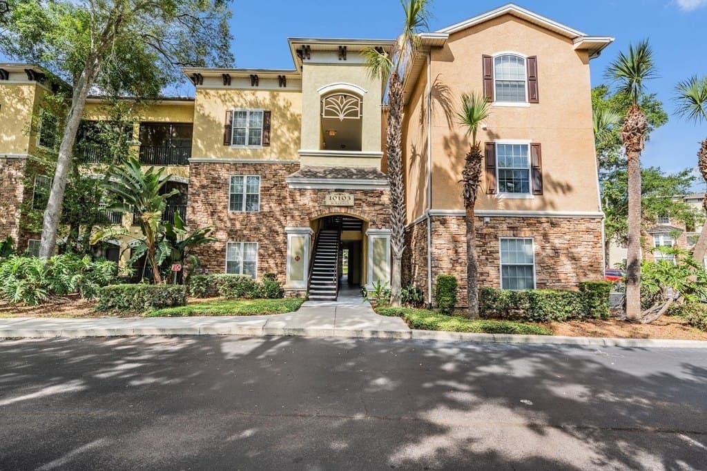 10103 Courtney Oaks Cir Apt 103, Tampa